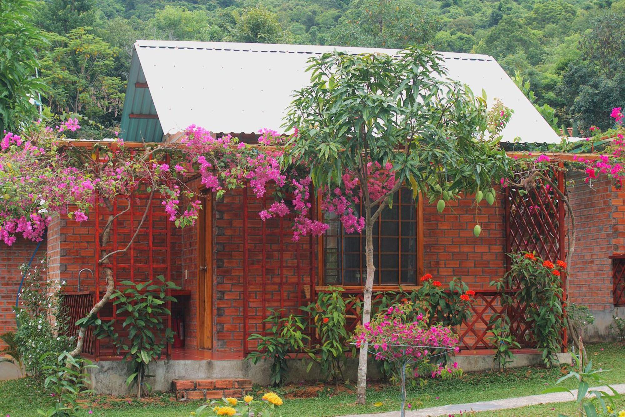 Phu Quoc Valley Sen Bungalow Exterior foto